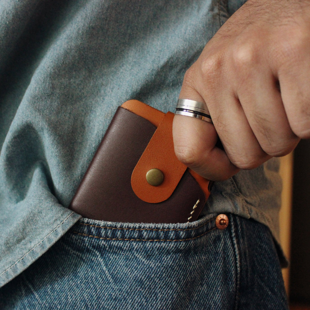 Person wearing a markore niva loop leather wallet cardsleeve in their jeans pocket