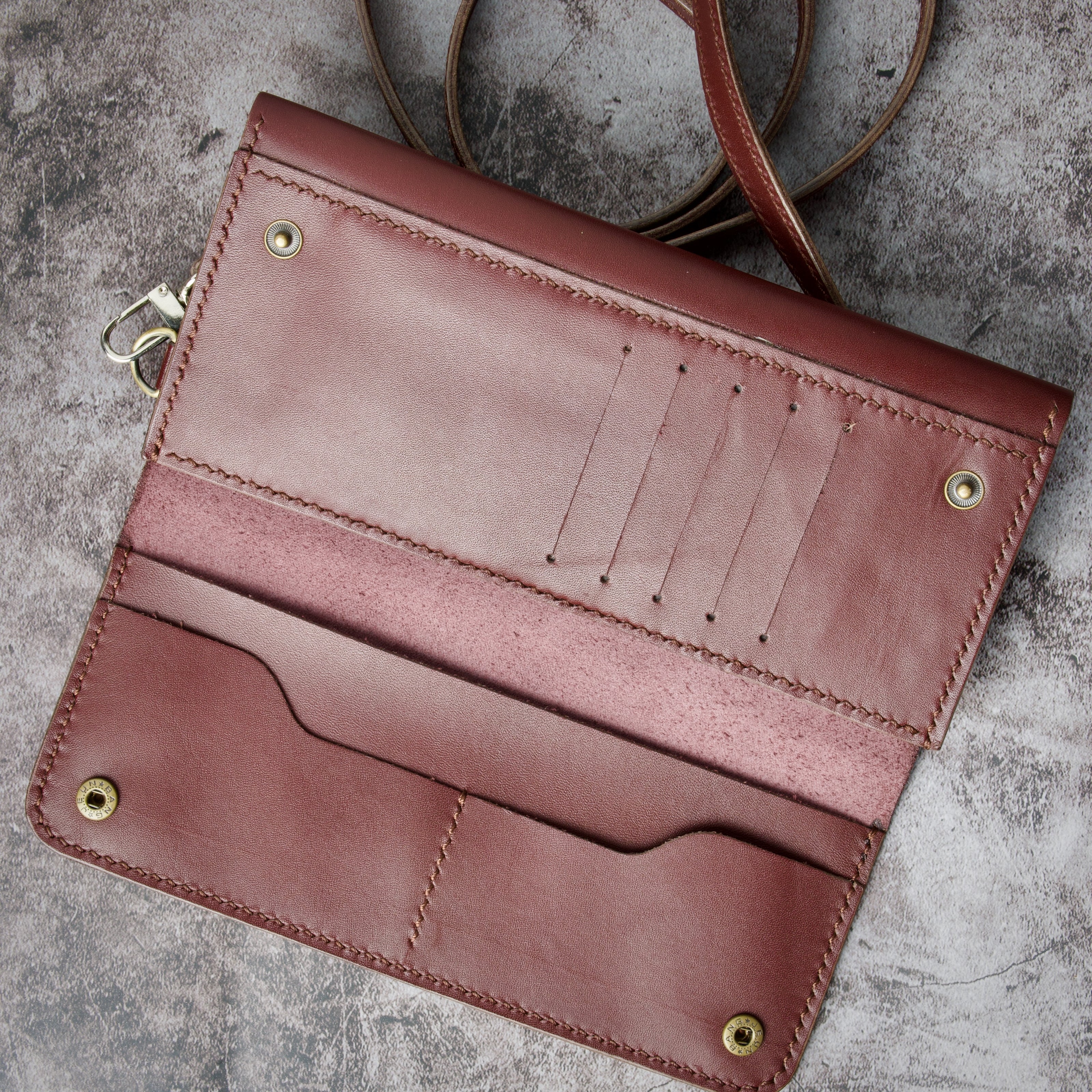 Gul Sahar – Kompakte Umhängetasche