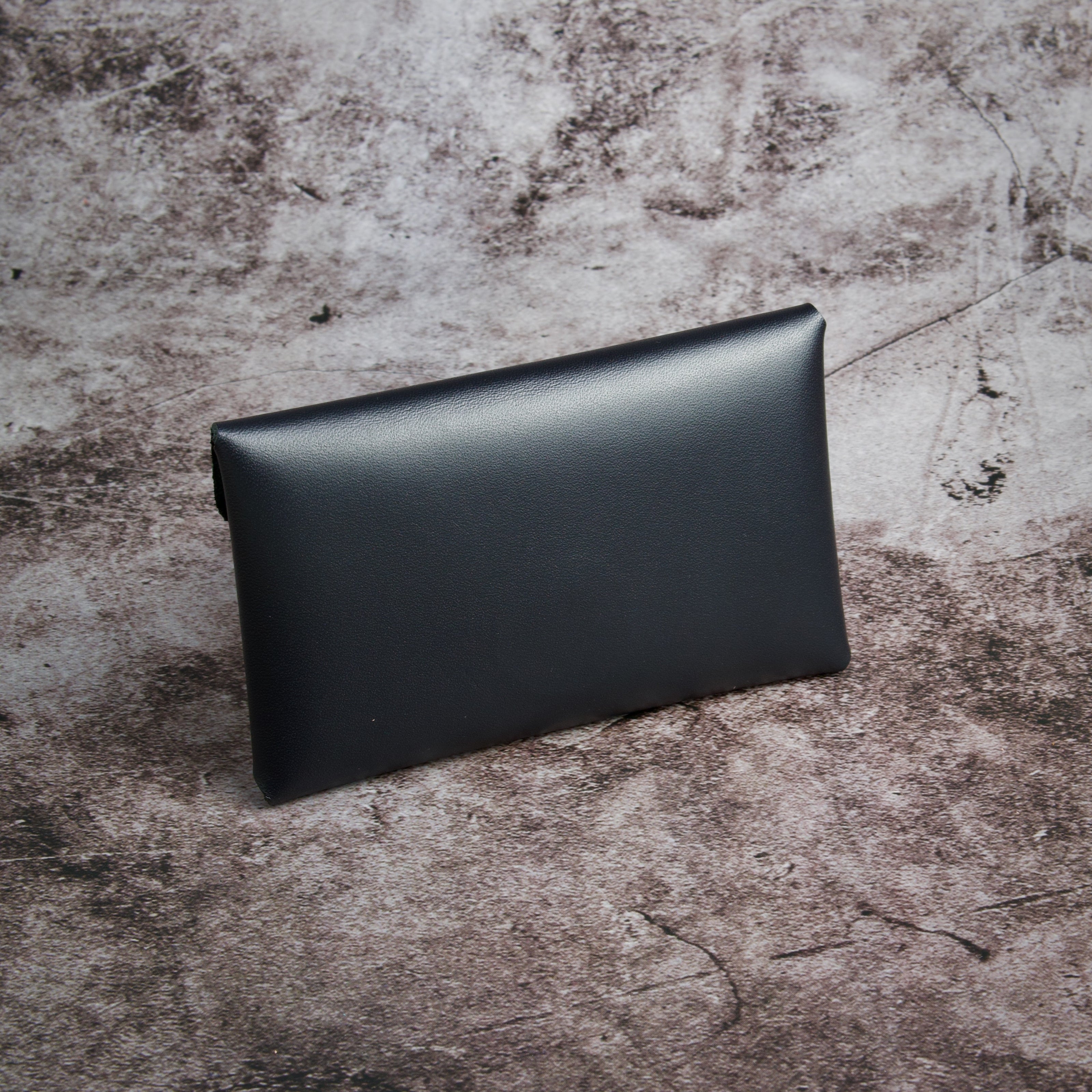 Niva Seal - Ultra Compact Card Sleeve